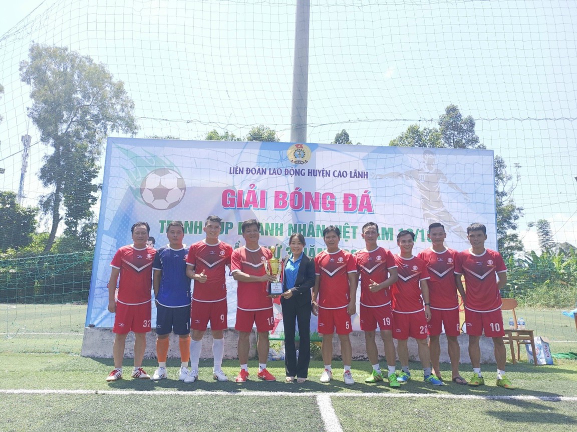 Khối Quản lý Nhà nước đạt giải nhất giải bóng đá